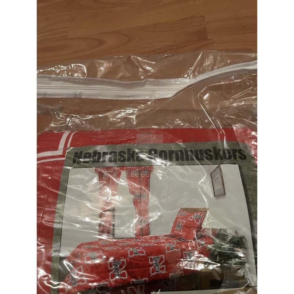 Nebraska Huskers 3 Piece Baby Crib Set - Picture 2 of 12